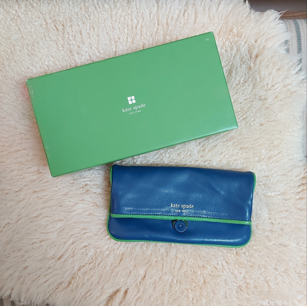 KATE SPADE Wellesley Remy smooth leather clutch in box! Blue with green trim